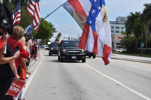 Trump, hakkındaki 'gizli belgeler' suçlaması için Miami'de mahkemeye geldi