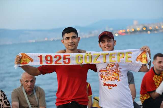 Gece gündüze döndü! Göztepe'nin 98. yıl dönümü İzmir'de coşkuyla kutlandı