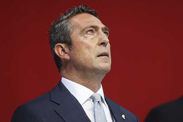 Son Dakika: Fenerbahçe Genel Kurulu'nda Ali Koç'un konuşması sırasında kavga çıktı! İşte ilk görüntüler