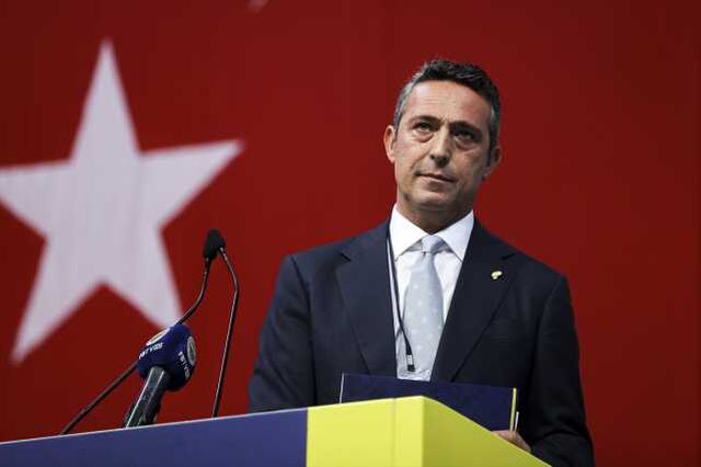 Son Dakika: Fenerbahçe Genel Kurulu'nda Ali Koç'un konuşması sırasında kavga çıktı! İşte ilk görüntüler