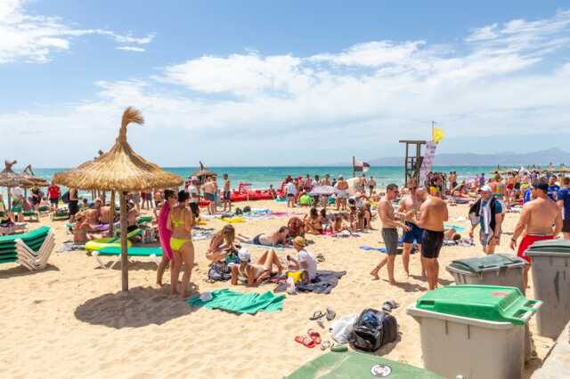 İngiliz turistler tatil beldesini savaş alanına çevirdi! Evlerin bahçesine tuvaletlerini yapıyorlar