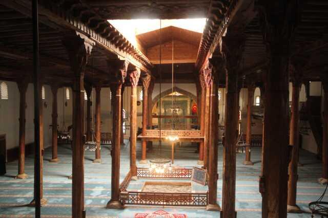 7 asırlık caminin ortasındaki derin kuyu görenleri şaşırtıyor! İşlevi en teknolojik sisteme taş çıkarır