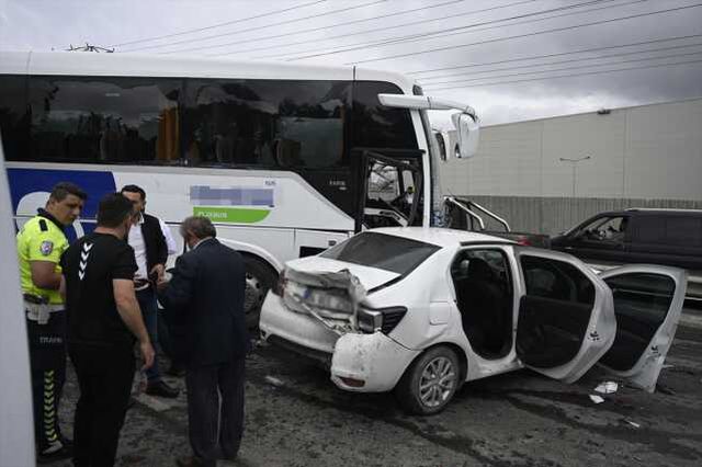 Arnavutköy'de Otobüs Kazası: Çok Sayıda Araç Zarar Gördü