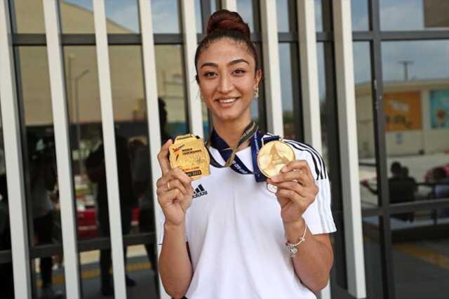 Dünya ve Avrupa şampiyonu milli tekvandocu, tarihi başarıyı üstü açık arabayla tur atarak kutladı: Bu benim hayalimdi