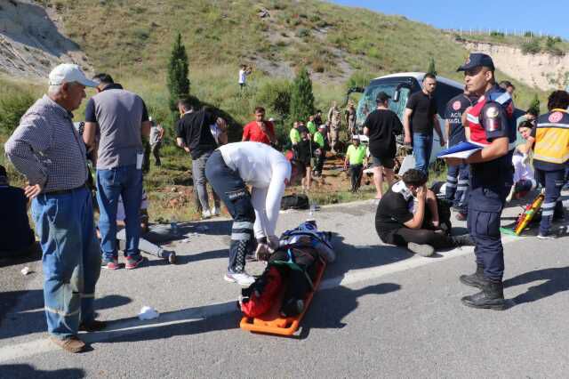 Eskişehir'de yolcu otobüsü boş araziye uçtu! 35 kişi yaralandı