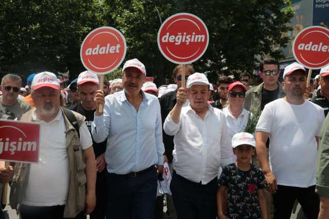 CHP'li Öztrak: Tanju Bey, yürümekle vakit harcayacağına Bolu'nun sorunlarını çözsün