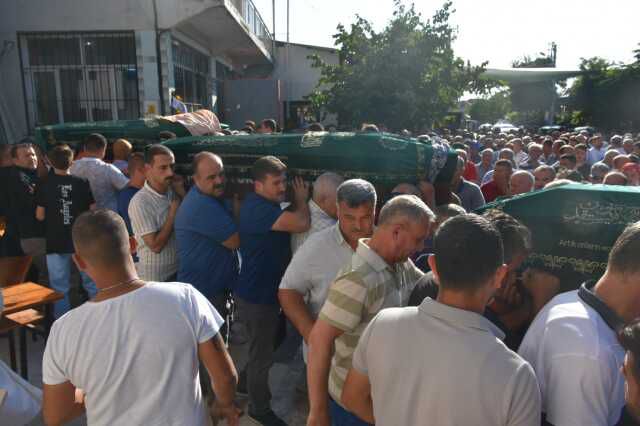 Katliam gibi kazaya sebep olan sürücü, aracını başka bir yere park edip tekrar olay yerine gelmiş