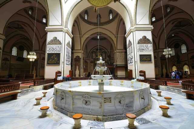 Bursa Ulu Camii kim yaptı, hikayesi nedir? Bursa Ulu Camii ne zaman yapıldı, özellikleri ne? Bursa Ulu Camii hat yazıları ve anlamları nedir?