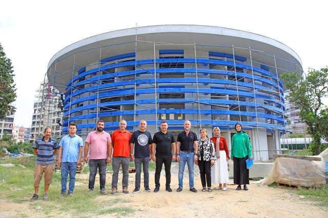 Alanya Belediye Başkanı, yapımı tamamlanmak üzere olan kreşe ziyarette bulundu: Bu yıl içerisinde eğitime açacağız