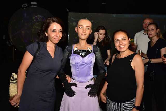 Suudi Arabistan'dan vatandaşlık alan robot Sophia Antalya'da tanıtıldı