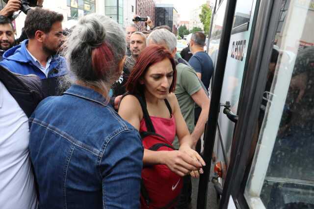 Eskişehir'de LGBTİ Üyelerine Destek İçin Yapılan İzinsiz Yürüyüşte 18 Kişi Gözaltına Alındı