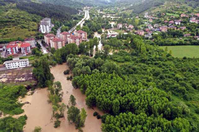 Sel ve heyelan Karadeniz'i esir aldı! Bakan Yerlikaya ve Tunç felaketi yaşayan Bartın'a doğru yola çıktı