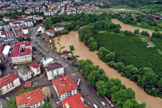 Sel ve heyelan Karadeniz'i esir aldı! Bakan Yerlikaya ve Tunç felaketi yaşayan Bartın'a doğru yola çıktı
