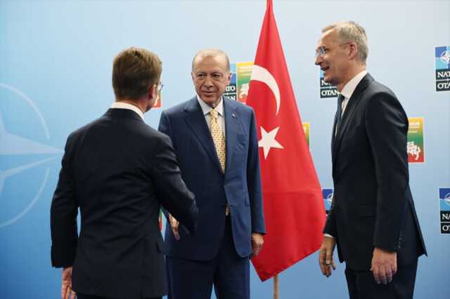 Litvanya'da üçlü zirve başladı! Cumhurbaşkanı Erdoğan, İsveç Başbakanı Kristersson ve Stoltenberg ile bir araya geldi