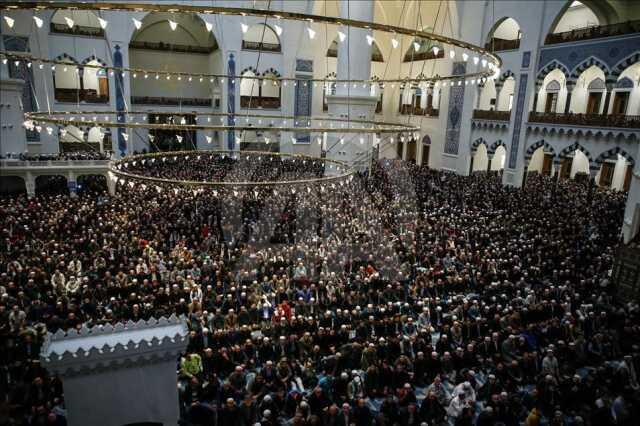 Tilavet secdesi nasıl yapılır, nasıl kılınır? Hanefi, Şafi mezhebine göre tilavet secdesi nasıl yapılır? Tilavet secdesi duası nedir?