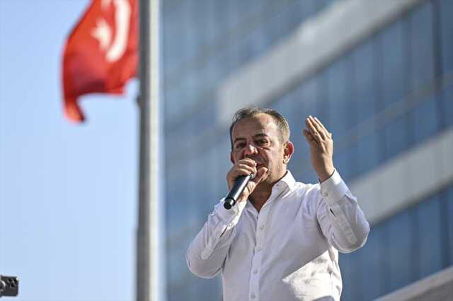 Tanju Özcan, CHP Genel Merkezi önünde Kılıçdaroğlu'nu hedef aldı: Yeter artık, kurultayda aday olmayacağını açıkla