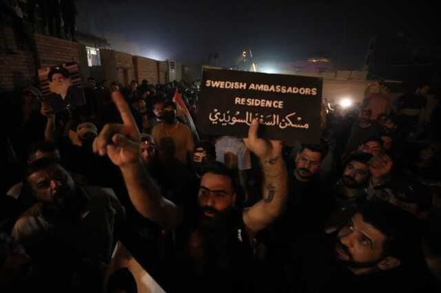 Bağdat'ta İsveç Büyükelçiliği'ne saldırı! Binayı ateşe verdiler