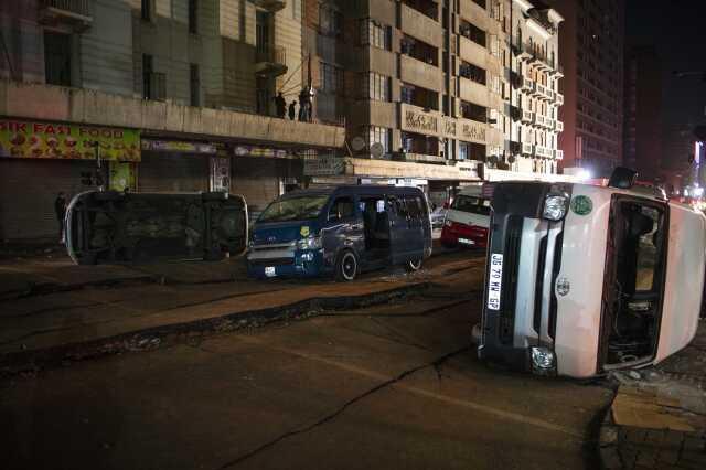 Güney Afrika'da şiddetli patlama! Yol yarıldı, ölü ve yaralılar var