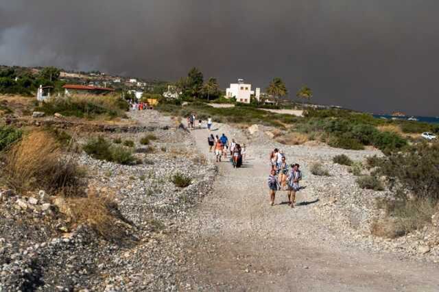Yunanistan'da Devam Eden Orman Yangınları Nedeniyle 2 Bin Kişi Tahliye Edildi