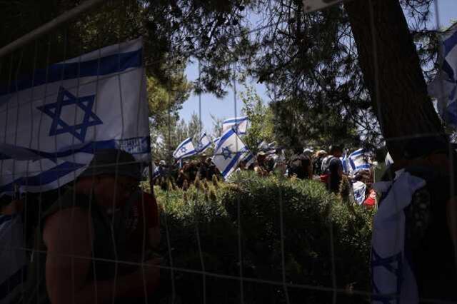 İsrail'de eylemler hız kazandı! Bu kez Meclis çevresi karıştı, polis kalabalığı zaptedemiyor