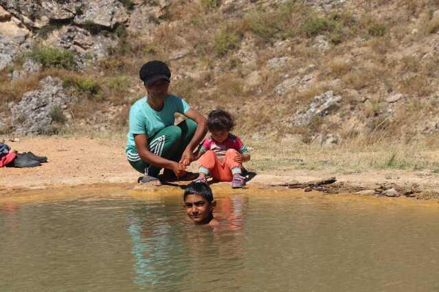2 hastalığın şifası burada! Doktora gitmek yerine bu göle girip iyileşiyorlar