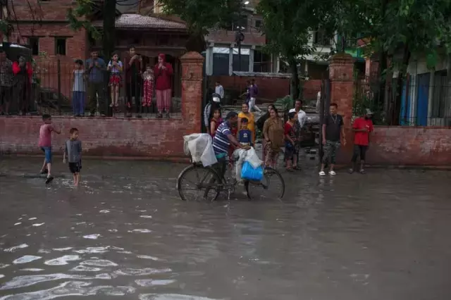 Nepal'in Başkenti Katmandu Şiddetli Yağışlara Teslim Oldu