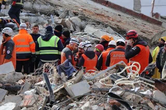 21 kişiye mezar olan Gölgeler Apartmanı'nın betonunda dere kumu ve çakıl kullanılmış