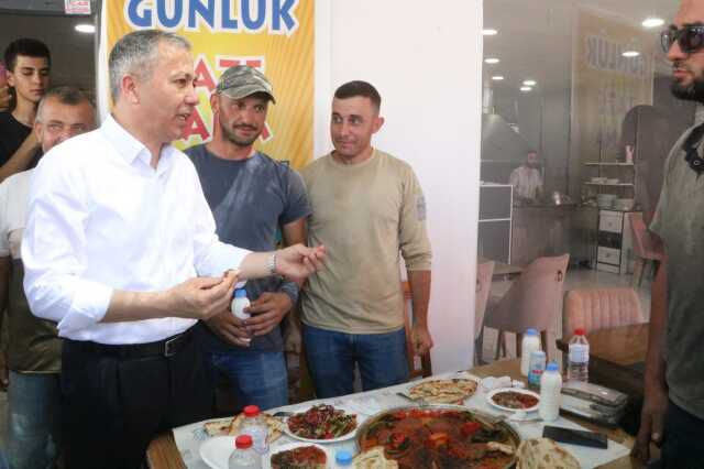 Bakan Yerlikaya vatandaşlarla sohbet ettiği lokantada tescilli kebabı görünce dayanamadı: Helal ediyor musunuz?