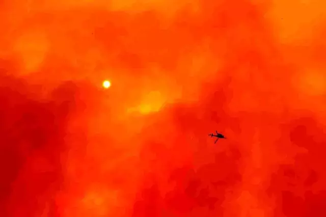 İspanya'nın turistik Tenerife Adası'ndaki orman yangını kontrolden çıktı!