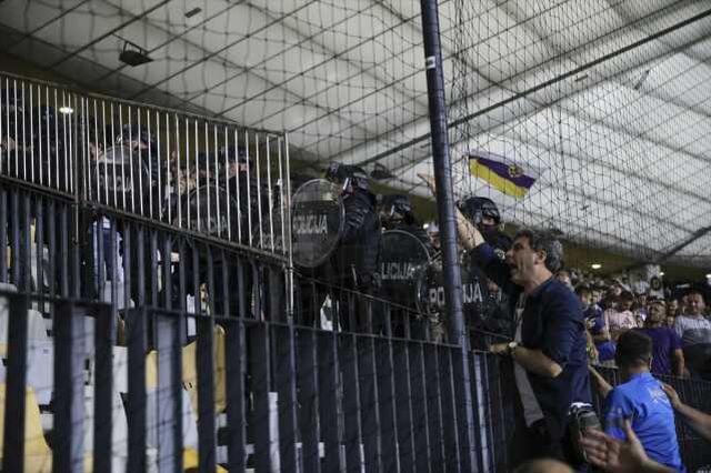 Fenerbahçe-Maribor maçında olayların fitili nasıl ateşlendi? Güvenlik kılığına girmişler