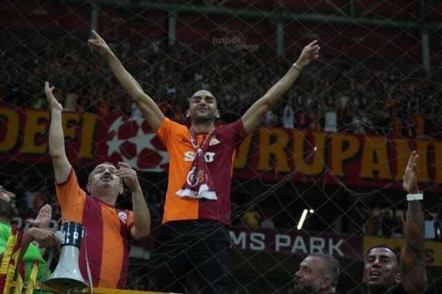 Böyle transfer açıklaması görülmedi! Hakim Ziyech, UltrAslan tribününde üçlü çektirdi