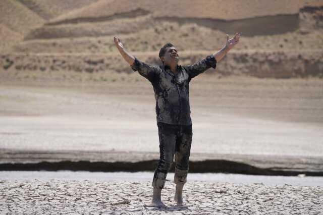 Aydın Aydın, su sıkıntısına dikkat çekmek için yaptığı klibin çekimlerinde gözyaşlarına hakim olamadı