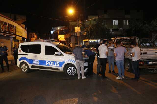 Adana parkında silahlı saldırı: Motosikletle gelip 4 kişiyi kurşun yağmuruna tuttular