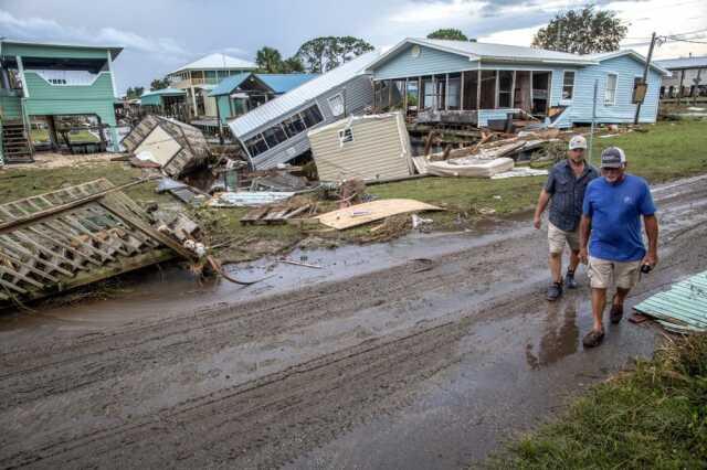 ABD'de Idalia Kasırgası: Araç takla attı, başka araca çarptı