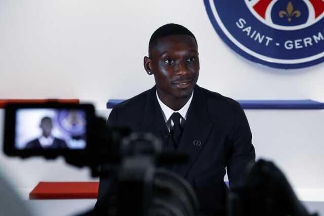 Paris Saint-Germain, 90 milyon euro bedelle Muani'yi renklerine bağladı