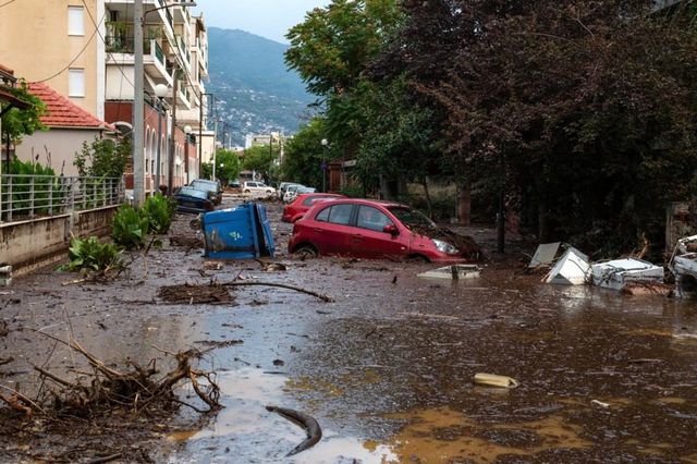 Sel felaketinin yaşandığı Yunanistan'da ordu devreye girdi