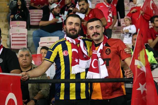 Tüyler diken diken! Türkiye-Ermenistan maçında görsel şölen