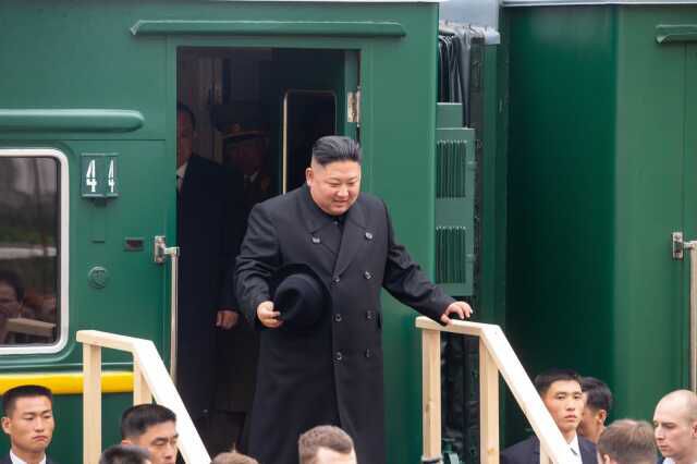 İçinde dansçı kızlar dahil her şey var! Kim Jong-un özel treni Rus topraklarında