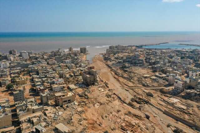 Libya'da halk sokaklara indi, belediye başkanının evini basıp ateşe verdiler