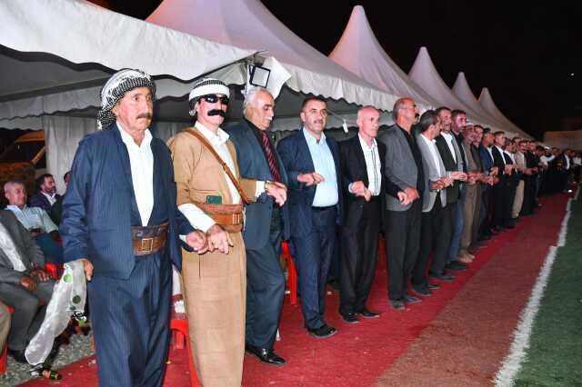 Sosyal medya fenomeni 'Tıvorlu İsmail'in oğlunun düğününde 6,9 milyon lira değerinde altın ve para takıldı