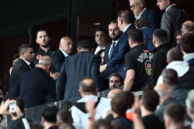 Türk futbolunda tarihi kriz! TFF Başkanı Büyükekşi tribündeki sloganı duyunca Çebi'ye parmak sallayıp stadı terk etti