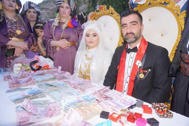 AK Partili gençlik kolları başkanı aşiret düğünüyle evlendi! Takılan takı dudak uçuklattı