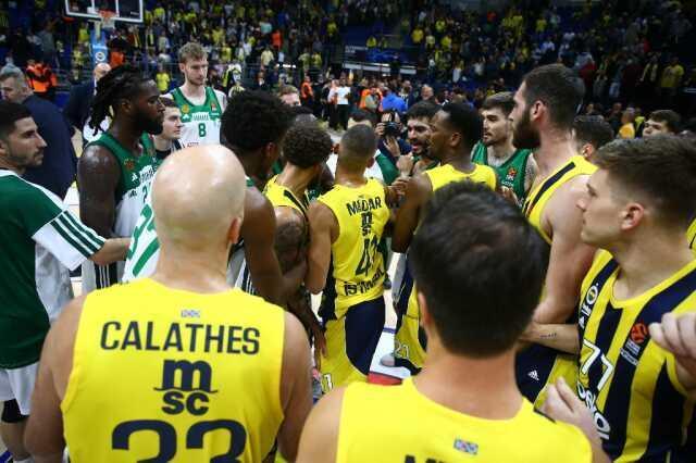 Ortalık bir anda karıştı! Fenerbahçe-Panathinaikos maçında kavga çıktı