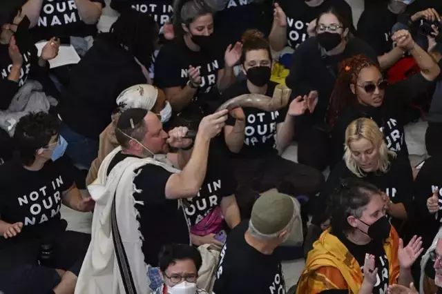 ABD'de Filistin'e destek veren Yahudiler Kongre binasını bastı