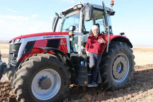 Çiftçi Tarlasına Cumhuriyet 100 Yaşında Yazdı