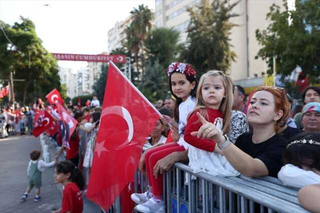 81 ilden görüntü yağıyor! Cumhuriyetin 100. yılı yurt genelinde coşkuyla kutlanıyor