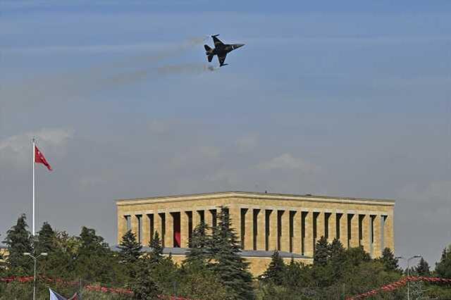 SOLOTÜRK, Cumhuriyet'in 100. yılında Anıtkabir ve başkent semalarında gösteri yaptı