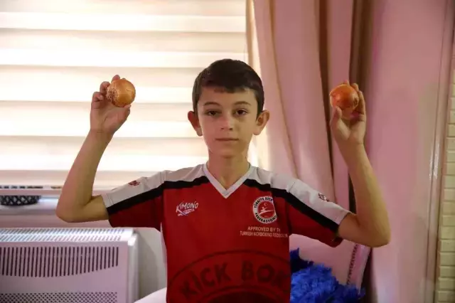 Bursa'da 12 Yaşındaki Çocuk Soğan ve Sarımsak Bağımlısı