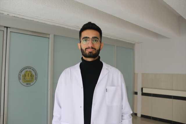 Diyarbakır'da iki tıp öğrencisi, fakülte hastanesine temizlik personeli olarak atandı