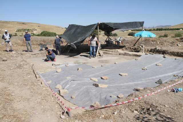 Tarlada Roma dönemine ait mozaik bulundu